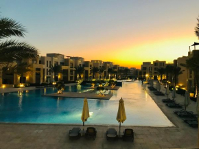 Mangroovy - Elgouna Authentic Designer shared home 2 BDR each with private bathroom for Kitesurfers with Pool View & Beach Access